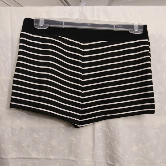Monteau stripped shorts sz M - Picture 4 of 4